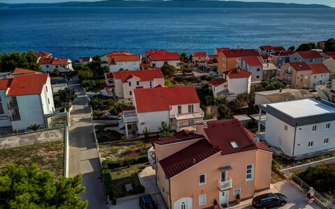 Trogir Okrug Gornji 314: Vand, Himmel, Bygning, Vindue, Daytime, Ejendom, Plante, Træ, Arkitektur, Hus