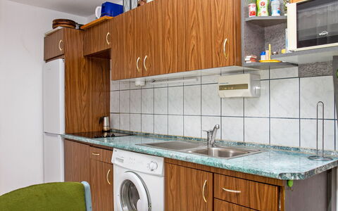 Azzurro: Cabinetry, Countertop, Møbel, Håndvask, Tap, Ejendom, Køkken, Sanitærarmatur, Blå, Grøn