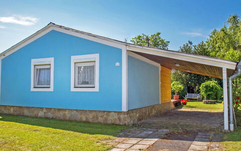 Azzurro: Plante, Himmel, Bygning, Sky, Træ, Land Lot, Arkitektur, Hus, Sommerhus