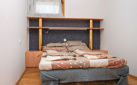 Azzurro: Møbel, Bygning, Komfort, Træ, Bed Frame, Textile, Hus, Seng, Indretning, Pude