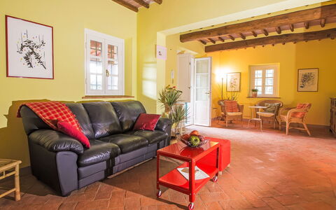 Villa Il Pellicano: Møbel, Indretning, Gulvbelægning, Væg, Etage, Couch, Værelse, Loft, Træ, Stue