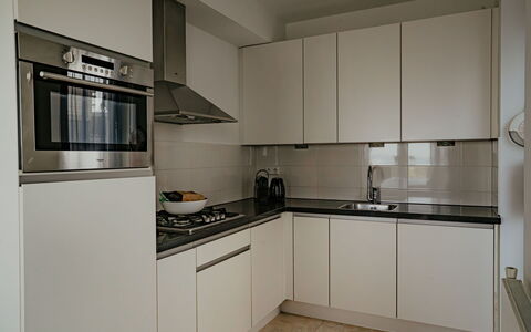 De Zeeparel: Køkken Apparat, Køkken, Countertop, Større Bandage, Komfur, Cabinetry, Husholdningsapparat, Komfur, Indretning, Træ