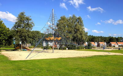 Otterlo 170: Daytime, Himmel, Land Lot, Ejendom, Græs, Lawn, Sky, Træ, Ejendom, Hus