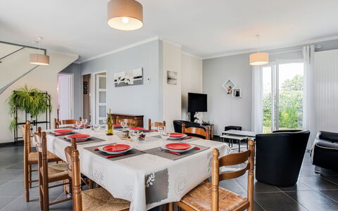 La Coloniale: Værelse, Ejendom, Møbel, Bygning, Spisestue, Indretning, Ejendom, Bord, Hus, Etage