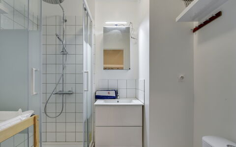 Cavalaire 691: Badeværelse, Værelse, Ejendom, Bygning, Indretning, Hus, Arkitektur, Ejendom, Sanitærarmatur, Etage