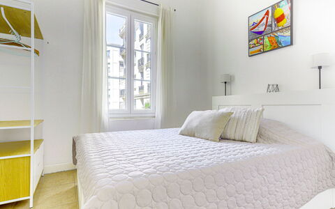 Nice 434: Møbel, Ejendom, Vindue, Produkt, Azure, Komfort, Bygning, Textile, Belysning