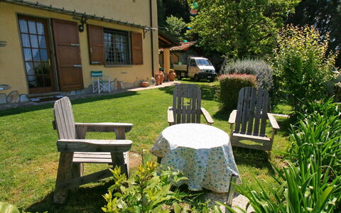 Villa La Collinetta: Plante, Ejendom, Vindue, Møbel, Bord, Bygning, Udendørs Møbler, Botanik, Naturlige Landskab, Land Lot
