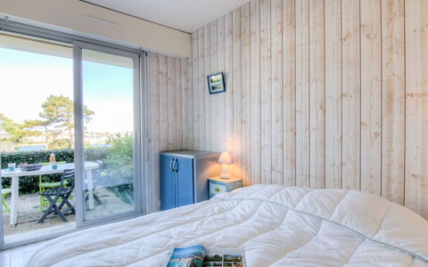 Balafen: Møbel, Ejendom, Komfort, Bygning, Cabinetry, Indretning, Bed Frame, Lampe, Træ, Etage