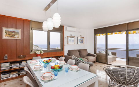 Cala D'Or: Bord, Møbel, Ejendom, Stol, Couch, Azure, Indretning, Træ, Etage, Stue