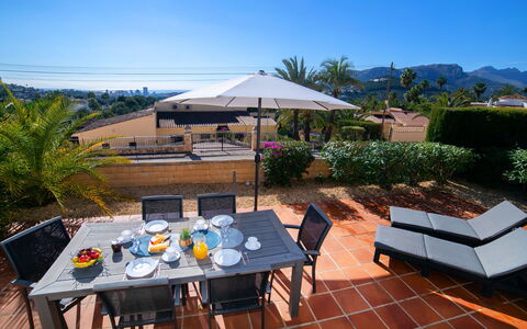 Calpe Calp 435: Himmel, Bord, Møbel, Ejendom, Bygning, Plante, Skygge, Stol, Udendørs Bord, Udendørs Møbler