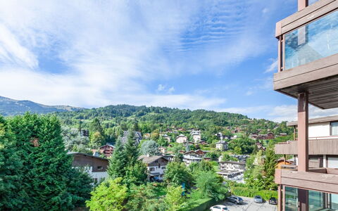 Saint Gervais 415: Sky, Himmel, Bygning, Vindue, Blå, Azure, Urban Design, Træ, Boligområde, Landskab