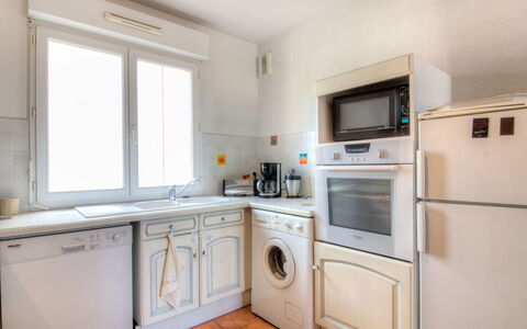 Les Terrasses du Cap: Ejendom, Værelse, Køkken, Cabinetry, Møbel, Bygning, Hus, Større Bandage, Indretning, Countertop