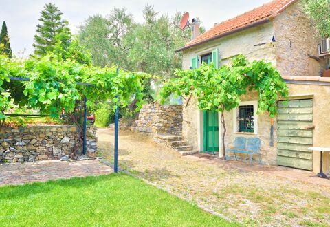 Country Home Il Passatempo: Ejendom, Grøn, Hus, Væg, Bygning, Ejendom, Hjem, Træ, Gård, Græs