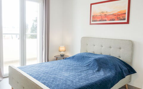 Terrasse de Lucie: Møbel, Ejendom, Komfort, Bygning, Træ, Bed Frame, Indretning, Textile, Pude
