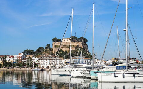 Residencial Daly: Båd, Vand, Krop Af Vand, Vandfartøjer, Marina, Vandvej, Både Og Sejlsport - Udstyr Og Materiel, Havn, Coastal Og Oceaniske Landskabsformer, Skib