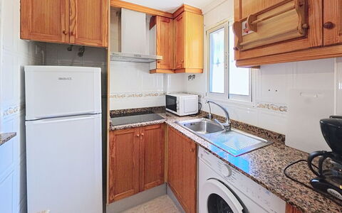 Residencial Daly: Større Bandage, Køkken, Træ, Gulvbelægning, Countertop, Etage, Køkken Apparat, Indretning, Cabinetry, Hjem