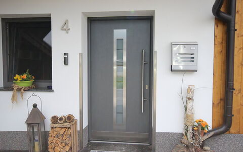 Aschau im Zillertal 490: Dør, Ejendom, Gul, Hus, Home Dør, Værelse, Bygning, Hjem, Facade, Vindue