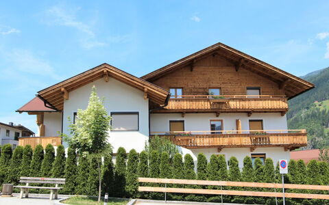 Aschau im Zillertal 490: Himmel, Plante, Bygning, Ejendom, Sky, Vindue, Træ, Arkitektur, Land Lot, Urban Design