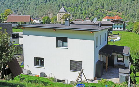 Matilda: Plante, Bygning, Ejendom, Vindue, Grøn, Land Lot, Træ, Hus, Kvarter, Sommerhus