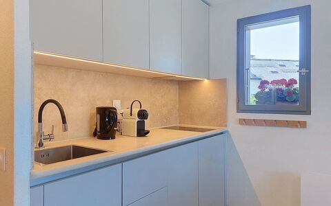 Saint Gervais 460: Køkken, Countertop, Køkken Apparat, Indretning, Væg, Cabinetry, Træ, Gulvbelægning, Større Bandage, Husholdningsapparat
