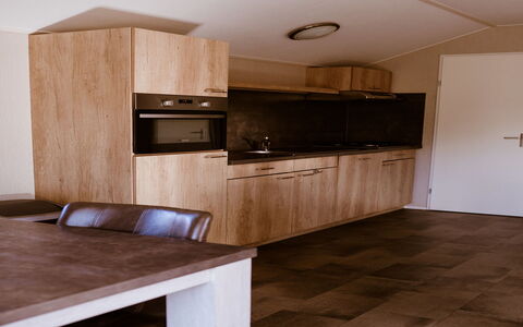 Eigen Wijze: Cabinetry, Countertop, Ejendom, Bygning, Køkken Apparat, Køkken, Køkkenvask, Træ, Indretning, Husholdningsapparat