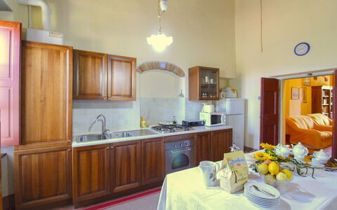 Galleria di Brolio: Møbel, Indretning, Gulvbelægning, Køkken, Værelse, Etage, Loft, Countertop, Køkken Apparat, Cabinetry