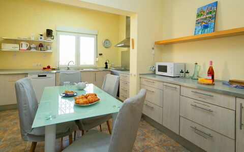 Pedro: Cabinetry, Countertop, Ejendom, Møbel, Køkken Apparat, Køkkenvask, Håndvask, Køkken, Indretning, Belysning