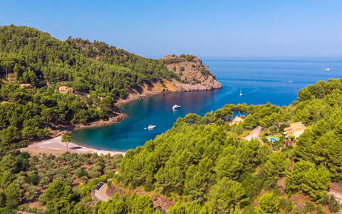Cala Tuent: Krop Af Vand, Natur, Naturlige Landskab, Kyst, Vegetationen, Hav, Himmel, Bugt, Coastal Og Oceaniske Landskabsformer, Promontory