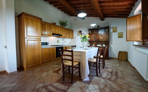 Villa Rubino: Ejendom, Værelse, Bygning, Møbel, Køkken, Etage, Indretning, Countertop, Hus, Ejendom