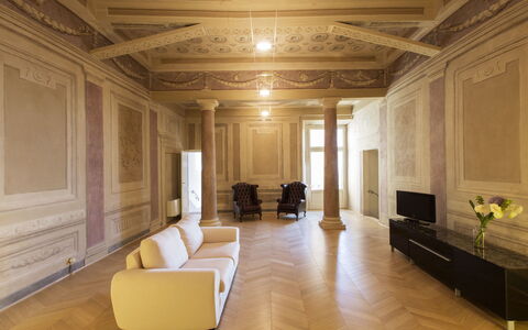 Appartamento Imperiale: Bygning, Indretning, Værelse, Ejendom, Loft, Etage, Væg, Lobby, Møbel, Stue