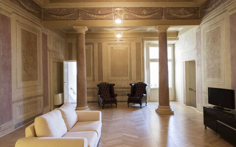 Appartamento Imperiale: Bygning, Etage, Indretning, Ejendom, Værelse, Loft, Kolonne, Arkitektur, Gulvbelægning, Møbel