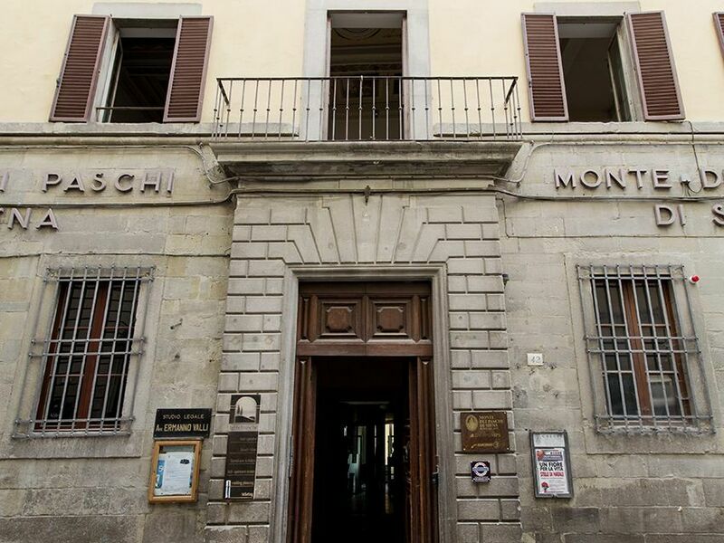 Main entrance and outdoor view