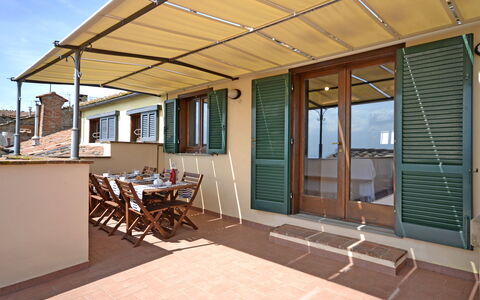 Terrazza Cortonese: Ejendom, Bygning, Ejendom, Hjem, Hus, Tag, Veranda, Skygge, Værelse, Loft