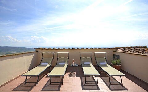 Terrazza Cortonese: Himmel, Arkitektur, Bygning, Hus, Tag, Horisont, Hav, Møbel