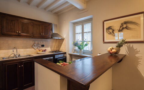 Villa Ginestra: Countertop, Værelse, Ejendom, Møbel, Køkken, Cabinetry, Indretning, Bygning, Loft, Ejendom
