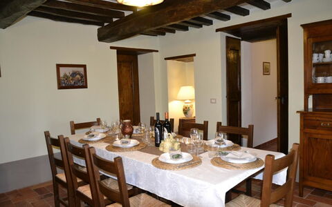 Villa Il Borgo: Værelse, Ejendom, Spisestue, Bygning, Bord, Restaurant, Møbel, Hus, Indretning, Ejendom