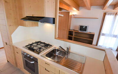 Nuova Dogana 400.4: Ejendom, Værelse, Countertop, Cabinetry, Håndvask, Køkken, Møbel, Større Bandage, Komfur, Bygning