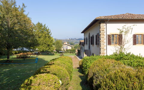 Villa Francesca: Ejendom, Hjem, Hus, Ejendom, Boligområde, Naturlige Landskab, Estate, Have, Bygning, Træ