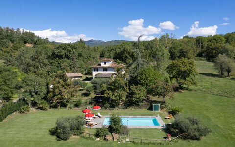 Villa Marina: Sky, Plante, Himmel, Ejendom, Naturlige Landskab, Land Lot, Bjerg, Vegetationen, Træ, Græs