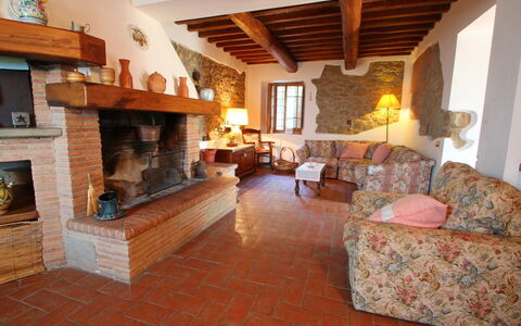 Podere Santa Lucia: Værelse, Ejendom, Stue, Hearth, Ildsted, Bygning, Hjem, Etage, Indretning, Hus