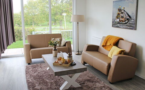 Green Resort Mooi Bemelen: Møbel, Couch, Ejendom, Bord, Plante, Komfort, Indretning, Studio Couch, Skygge, Træ