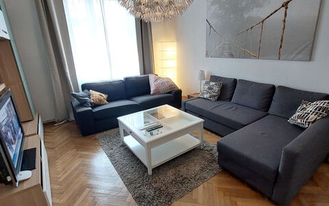 Tichy: Couch, Møbel, Stue, Indretning, Træ, Komfort, Gulvbelægning, Billedramme, Etage, Studio Couch