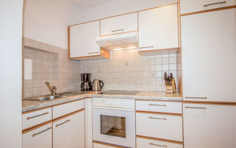 Venier: Værelse, Ejendom, Køkken, Cabinetry, Møbel, Indretning, Countertop, Bygning, Hus, Arkitektur