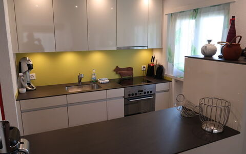 Rustica: Cabinetry, Ejendom, Køkkenvask, Håndvask, Countertop, Tap, Køkken, Komfur, Belysning, Indretning