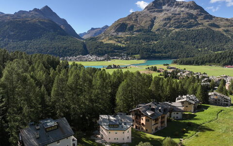 Chesa Cresta: Bjergrige Landskabsformer, Bjerg, Natur, Naturlige Landskab, Bjergkæde, Bakke, Highland, Dal, Landskab, Hill Station