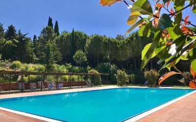 Il Chiantico: Svømmepøl, Ejendom, Fritid, Ferie, Vand, Azure, Ejendom, Udvej, Villa, Hus