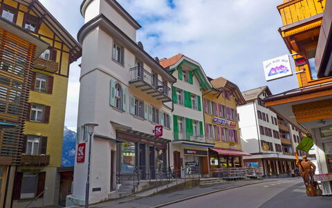 Wengen 66: Bygning, Sky, Vindue, Himmel, Hjul, Infrastruktur, Vejbelægning, Hus, Urban Design
