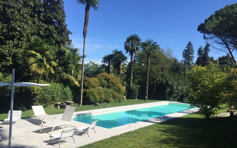 Villa Ghis - Sleeps 16: Svømmepøl, Ejendom, Himmel, Hus, Ejendom, Træ, Ødemark, Palme Træ, Hjem, Ferie