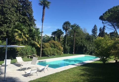 Villa Ghis - Sleeps 16: Svømmepøl, Ejendom, Himmel, Hus, Ejendom, Træ, Ødemark, Palme Træ, Hjem, Ferie