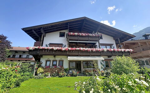 Aschau im Zillertal 485: Hus, Hjem, Have, Sommerhus, Estate, Gård, Altan, Landscaping, Hacienda, Villa